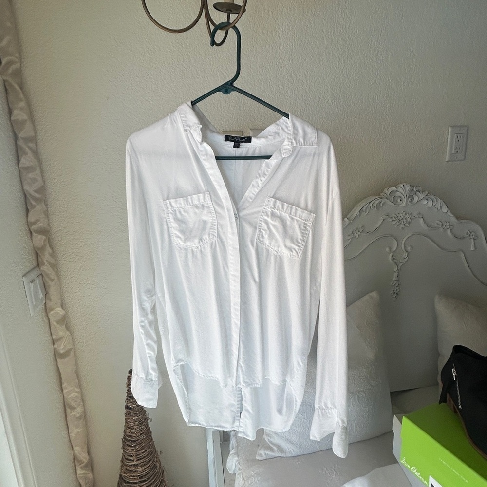 Velvet Heart Elegant White Button-Down Blouse
